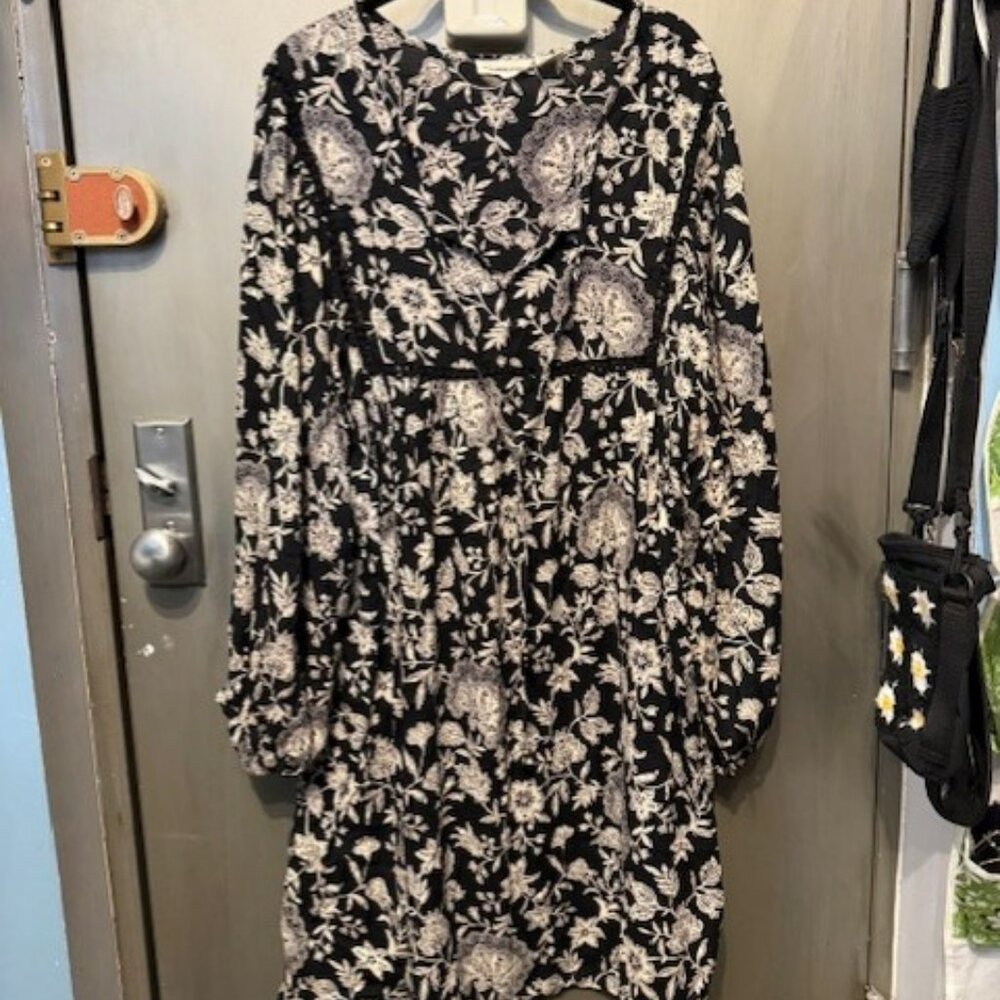 Black and White Floral Long Sleeve Dress